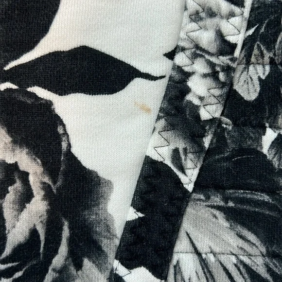 Lulu lemon sweater - Picture 7 of 11